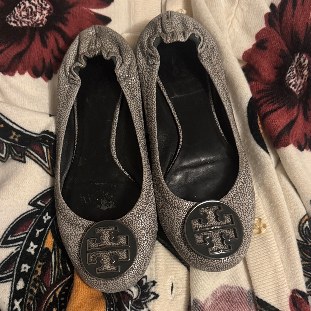 Tory Burch Gray Pebbled Logo Ballet Flats
